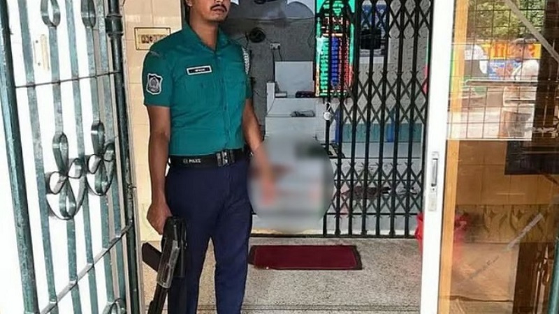 খুলনায় মসজিদে ঢুকে গুলি, দুই মুসল্লি গুলিবিদ্ধ
